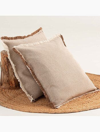 Pack dos fundas lisas de cojín de tejido en relieve, con flecos - Gamusi.