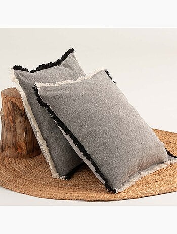 Pack dos fundas lisas de cojín de tejido en relieve, con flecos - Gamusi.