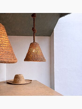 Pantalla cónica de hoja de palmera