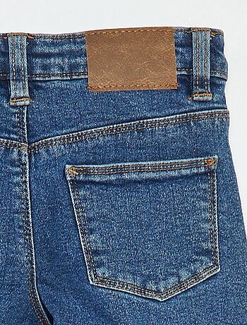 Pantalón ajustado con bolsillos con solapa - corte + cómodo