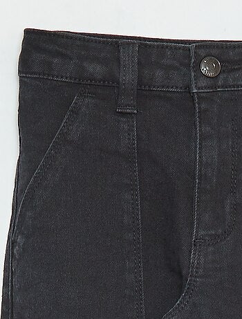 Pantalón ajustado con bolsillos con solapa - corte + cómodo