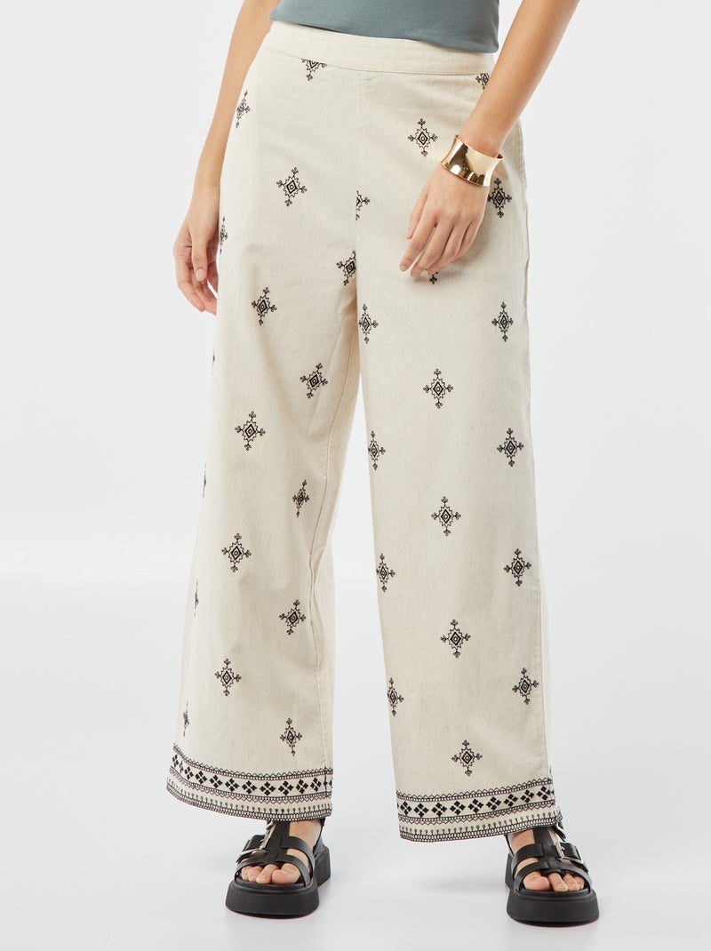 Pantalón ancho 3/4 con bordados BEIGE - Kiabi
