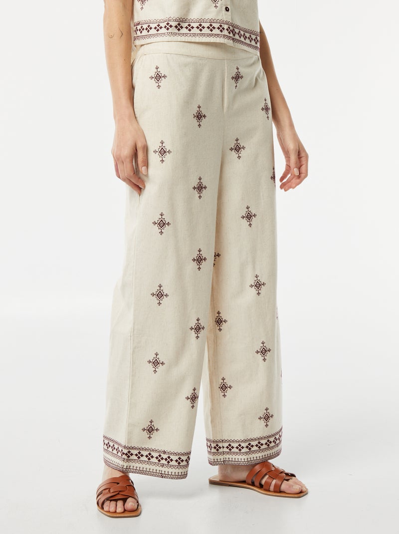 Pantalón ancho 3/4 con bordados BEIGE - Kiabi