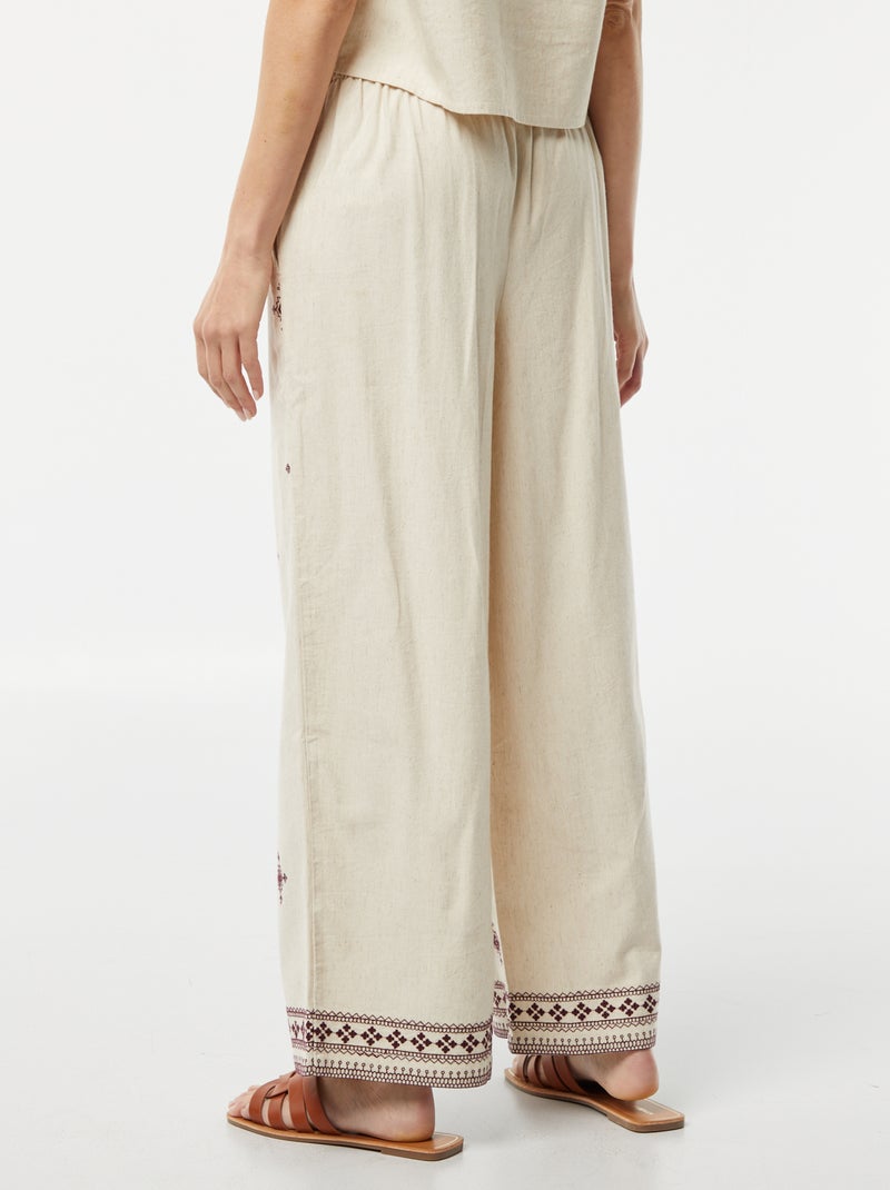 Pantalón ancho 3/4 con bordados BEIGE - Kiabi