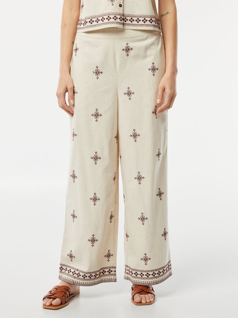 Pantalón ancho 3/4 con bordados BEIGE - Kiabi