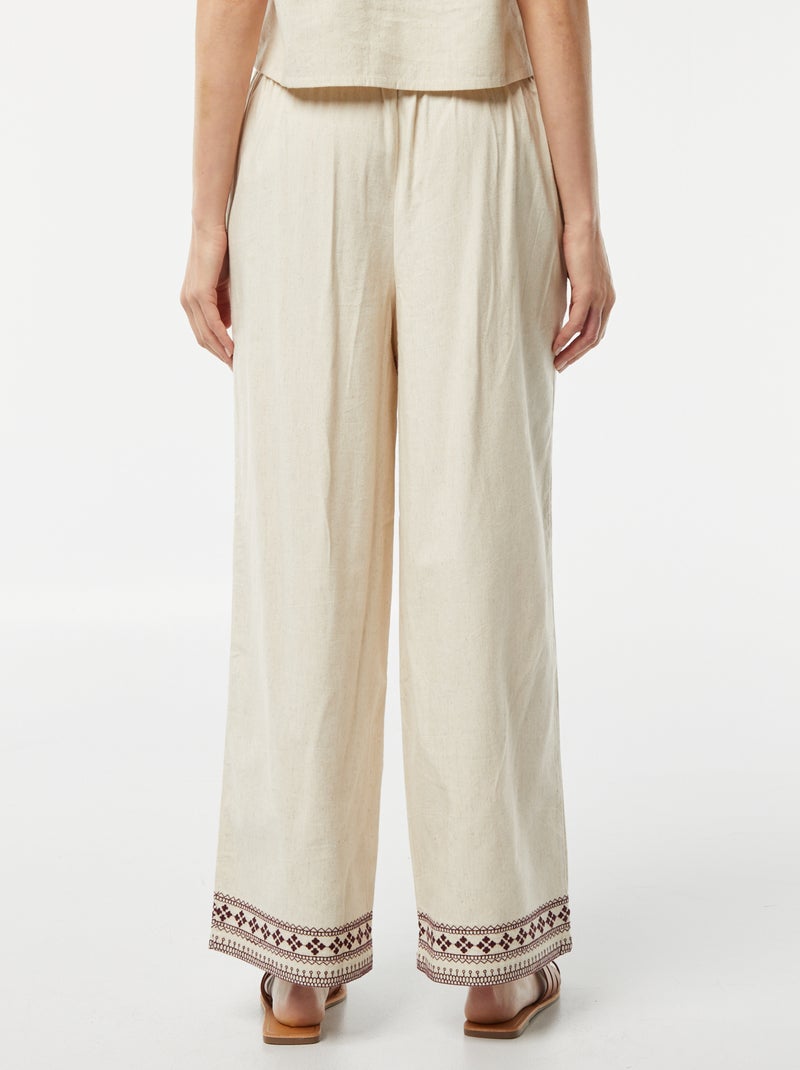 Pantalón ancho 3/4 con bordados BEIGE - Kiabi