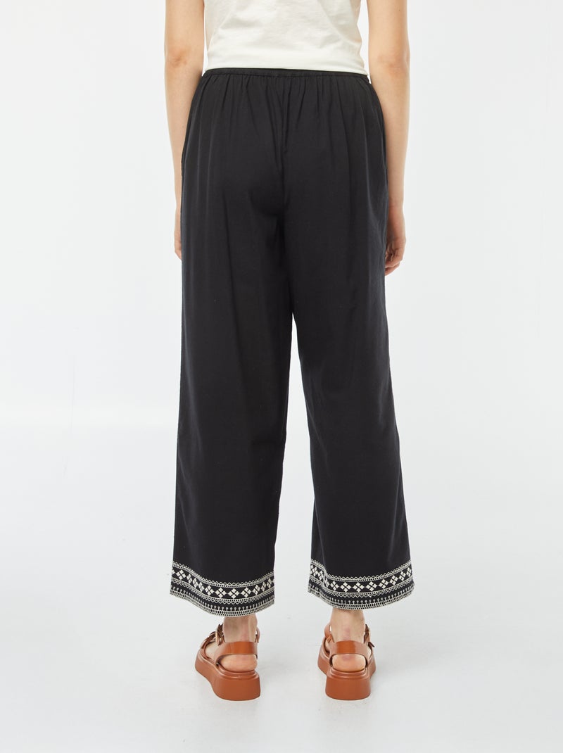 Pantalón ancho 3/4 con bordados NEGRO - Kiabi