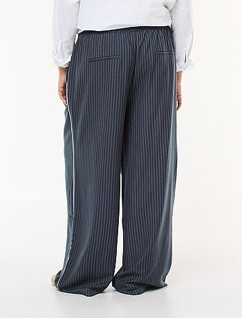 Pantalón ancho a rayas con cintura elástica