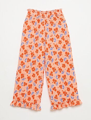 Pantalón ancho con bajo con volantes