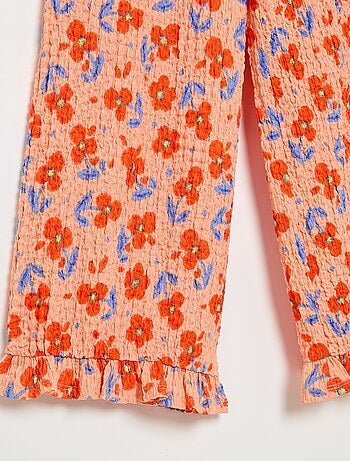 Pantalón ancho con bajo con volantes