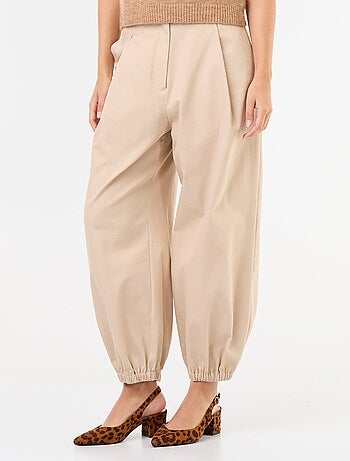 Pantalón ancho con bajo elástico
