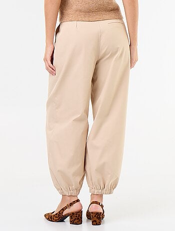 Pantalón ancho con bajo elástico