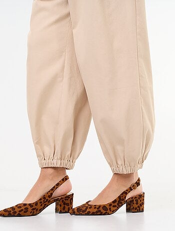Pantalón ancho con bajo elástico