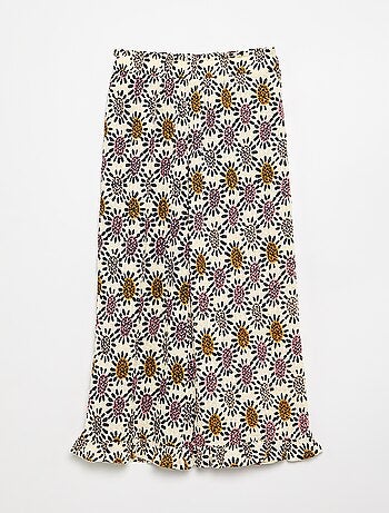Pantalón ancho con bajo volanteado