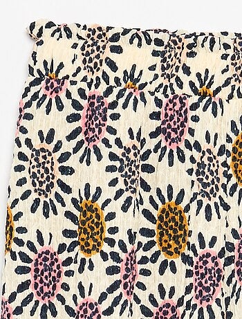 Pantalón ancho con bajo volanteado