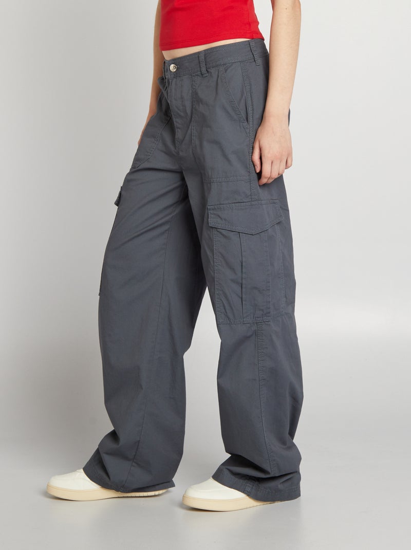 Pantalón ancho con bolsillos con solapa GRIS - Kiabi