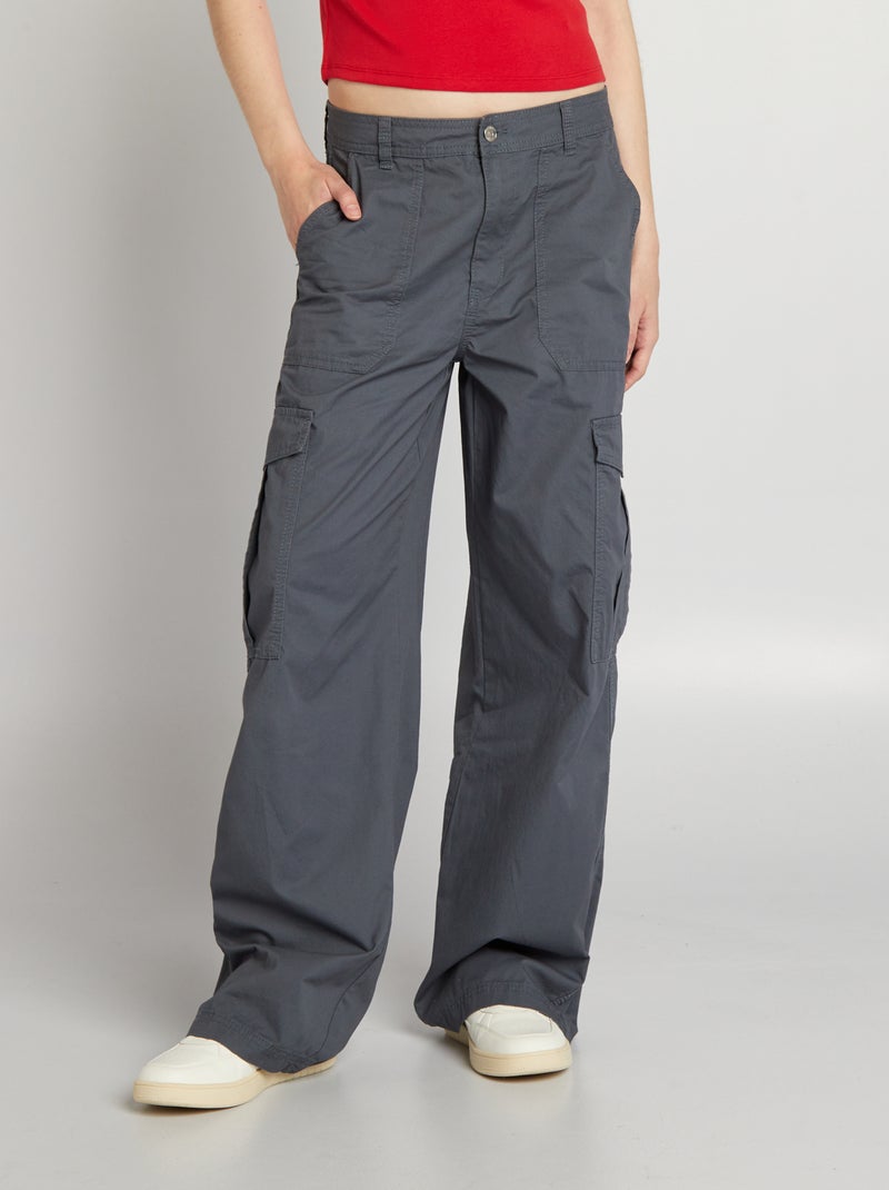 Pantalón ancho con bolsillos con solapa GRIS - Kiabi
