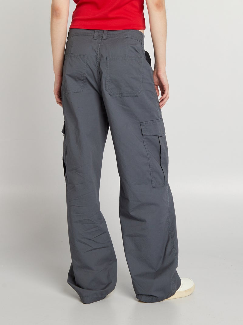 Pantalón ancho con bolsillos con solapa GRIS - Kiabi