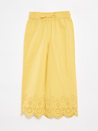 Pantalón ancho con bordado inglés