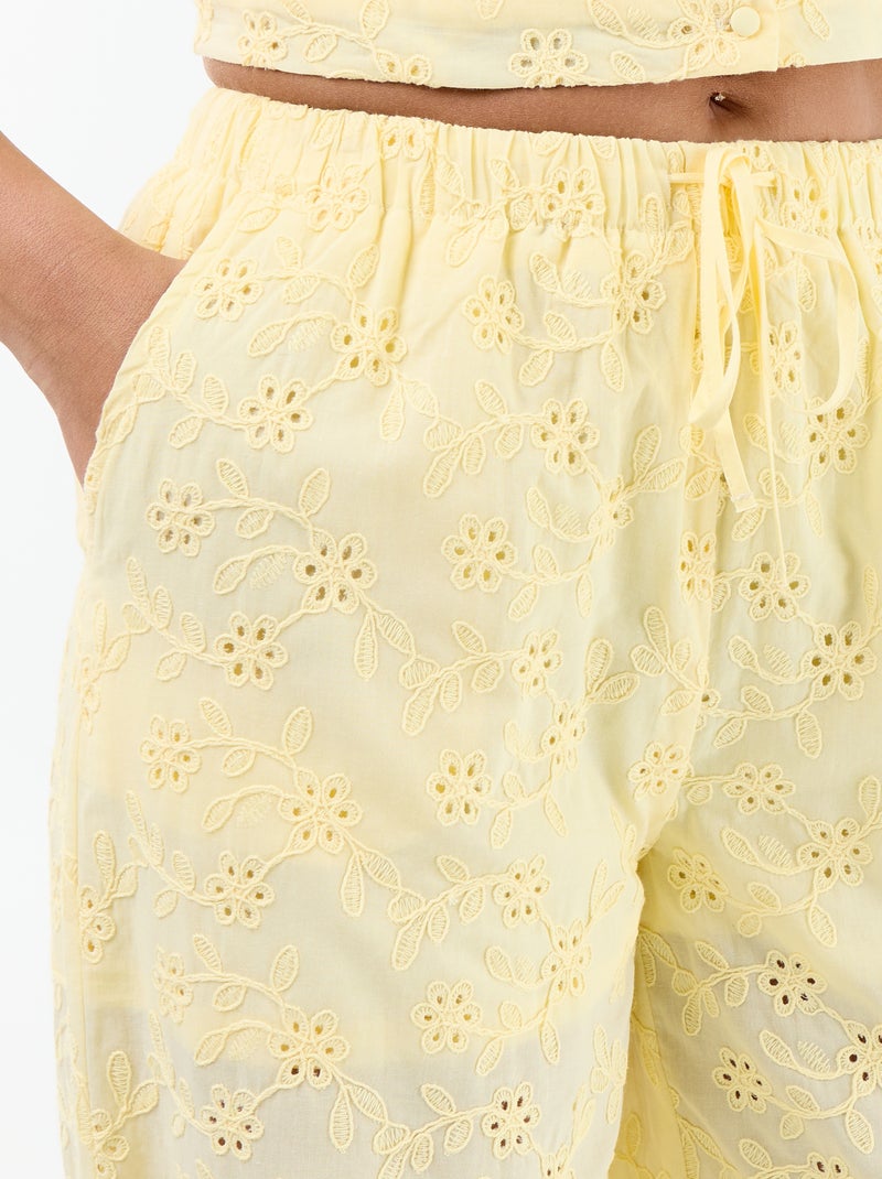Pantalón ancho con bordado inglés en algodón liso Amarillo - Kiabi