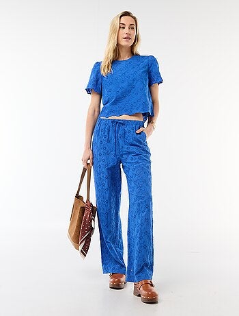 Pantalón ancho con bordado inglés en algodón liso