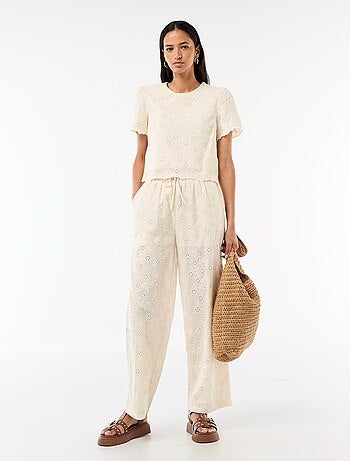 Pantalón ancho con bordado inglés en algodón liso