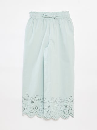 Pantalón ancho con bordado inglés