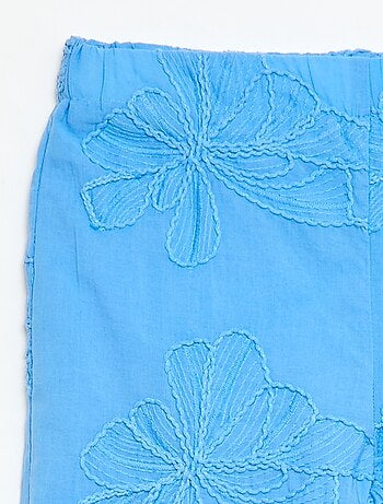 Pantalón ancho con bordados