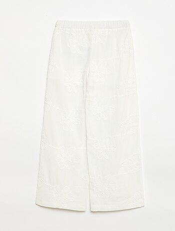 Pantalón ancho con bordados