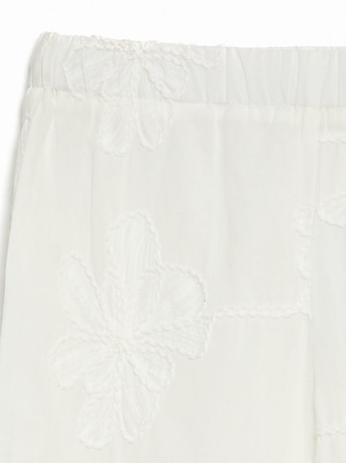 Pantalón ancho con bordados - Kiabi