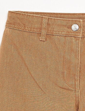 Pantalón ancho con bordados de 'flores'