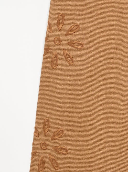 Pantalón ancho con bordados de 'flores' - Kiabi