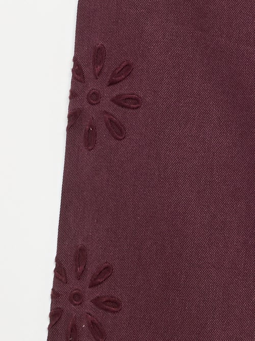Pantalón ancho con bordados de 'flores' - Kiabi