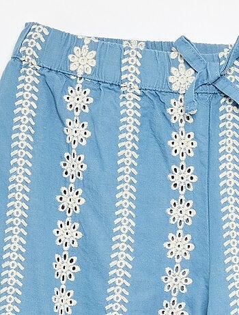 Pantalón ancho con bordados ingleses