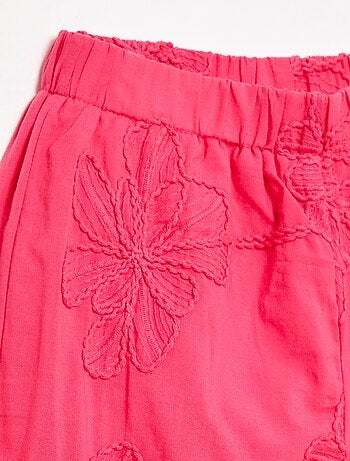 Pantalón ancho con bordados