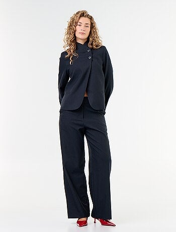 Pantalón ancho con botones dorados