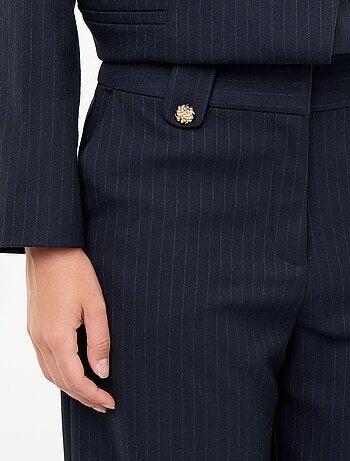 Pantalón ancho con botones dorados