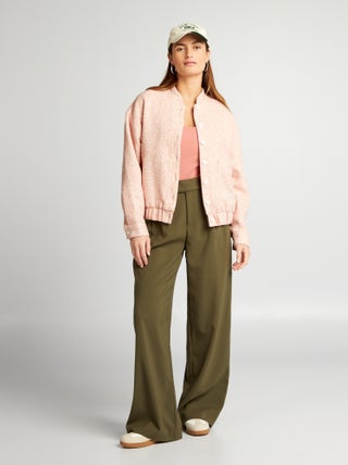 Pantalón ancho con cinturón