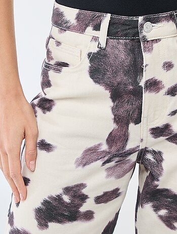 Pantalón ancho con estampado de vaca