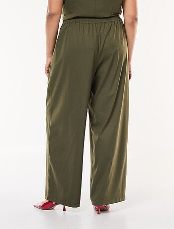 Pantalón ancho con hebilla dorada