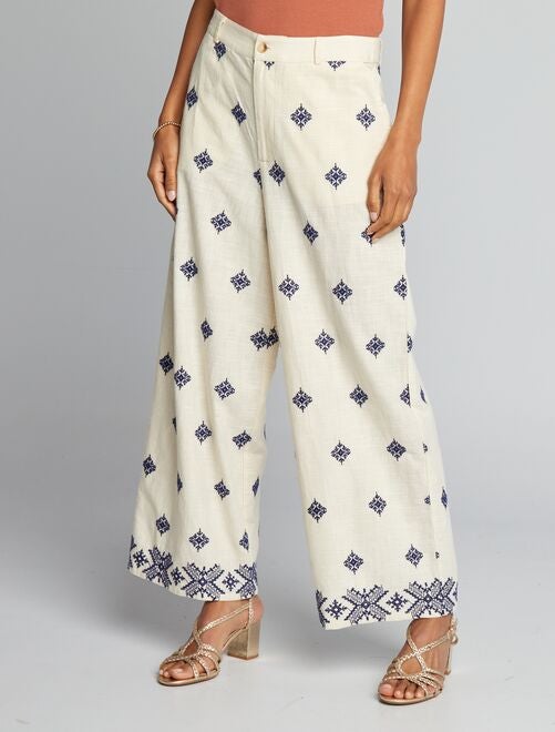 Pantalón ancho con motivos bordados - Kiabi