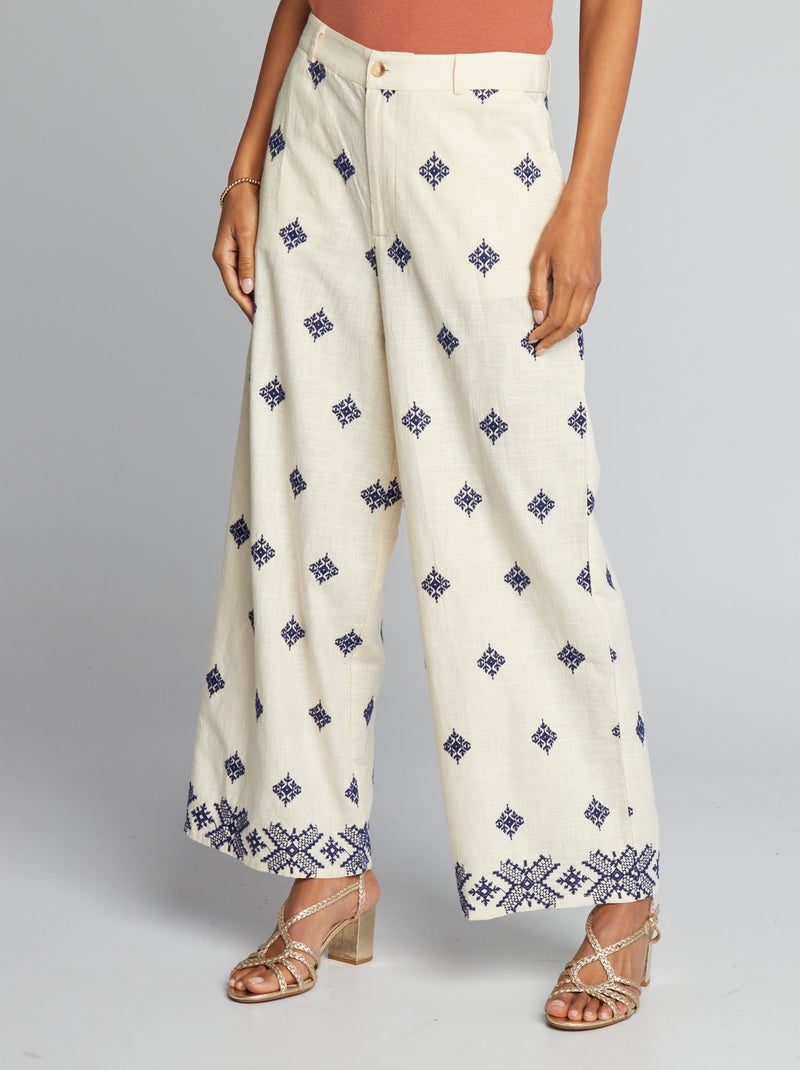 Pantalón ancho con motivos bordados BEIGE - Kiabi