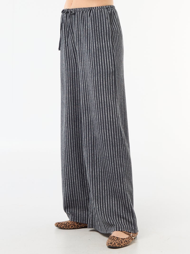 Pantalón ancho crepé con 2 bolsillos Gris - Kiabi