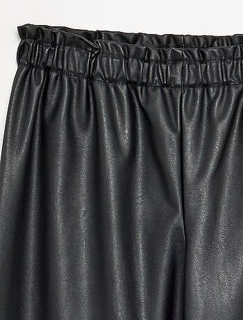 Pantalón ancho de efecto piel