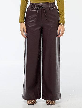 Pantalón ancho de imitación de cuero liso