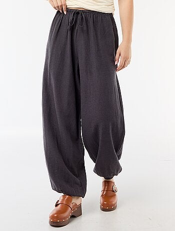 Pantalón ancho de mujer con cintura elástica y bajo ajustado