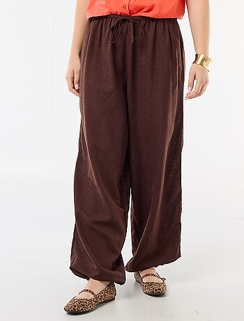 Pantalón ancho de mujer con cintura elástica y bajo ajustado