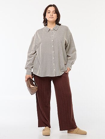 Pantalón ancho de punto calado