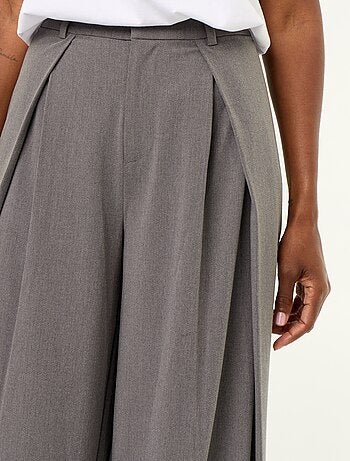 Pantalón ancho de tiro alto con pinzas