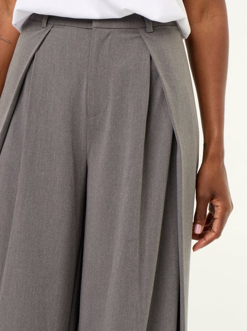 Pantalón ancho de tiro alto con pinzas - Kiabi Pantalón ancho de tiro alto con pinzas - Kiabi